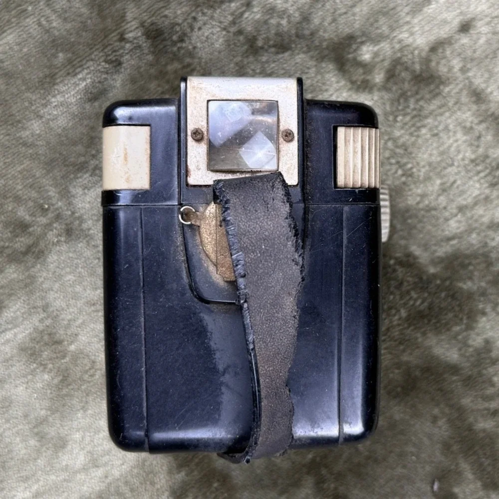 Vintage Kodak‎ Brownie Hawkeye Flash Model Bakelite Box Camera 620 Film 1950s